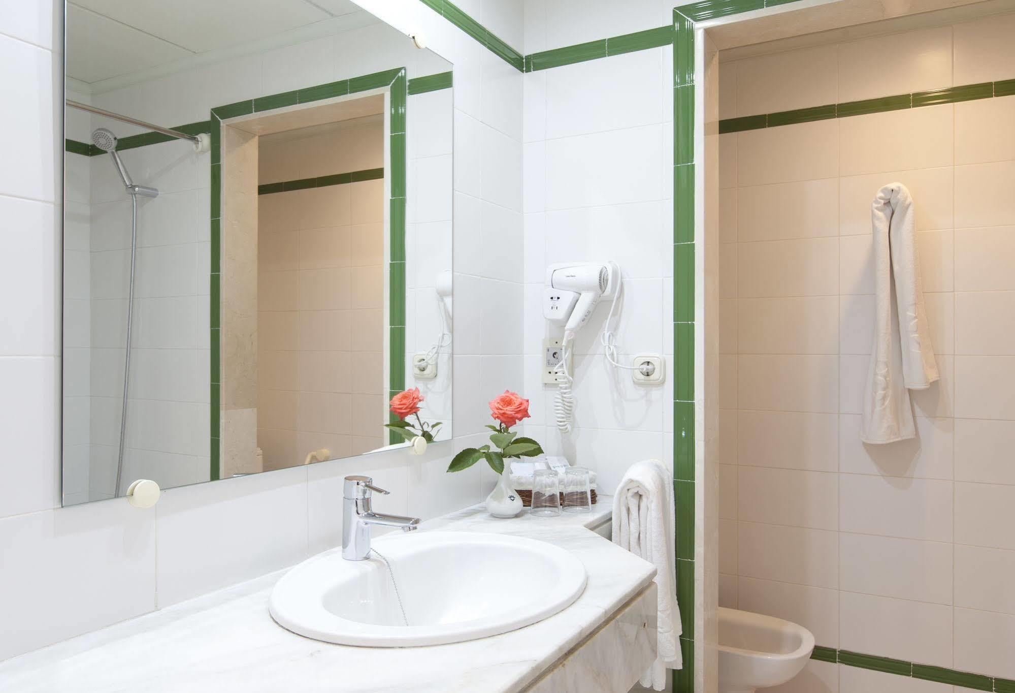 Son Bou Apartments מראה חיצוני תמונה